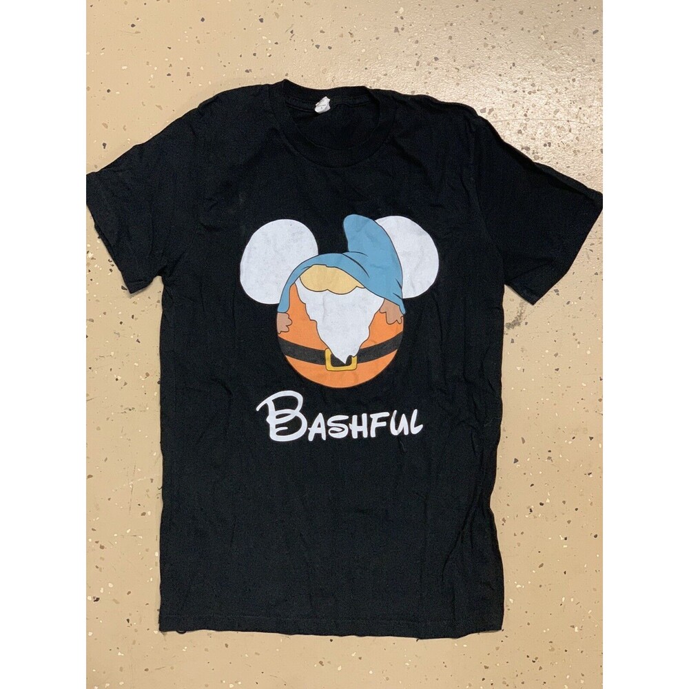 Disneyland world Women Small Cotton Black T-shirt Bashful Dwarf Snow White Movie